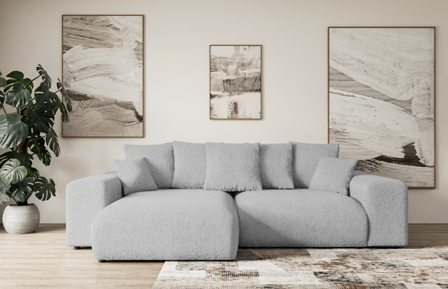 Bezug: Bouclé, Farbe: Hellgrau - Quelle 83, Stellvariante: Ottomane Links, Stoffbeschreibung: Polsterstoff Quelle: hochwertiger Bouclé Stoff, strapazierfähig, atmungsaktiv und pflegeleicht. (80.000 Martindale-Zyklen) 100 % PES, pillingarm(4-5), Gewicht 315 g/m² ±5 %, Materialzusammensetzung: 100% Polyseter, Pilling Resistenz: 5, Abriebfestigkeit: 4, Scheuerbeständigkeit: 80000 Martindale-Zyklen, Ausstattung: Kissen, Zimmer: Wohnzimmer, Tiefe: 176 cm, Breite: 266 cm, Höhe: 72 cm, Länge der Schlaffläche: 196 cm, Breite der Schlaffläche: 150-cm, Liegehöhe: 45 cm, Anzahl der Sitzflächen: 4, Sitzfüllung: Wellenfeder, Anzahl der Rückenkissen: 5, Art der Rückenkissen: Rückenkissen, Annzahl der Sitzkissen: 2, Anzahl der Zierkissen: 2, Material der Füße: Kunststoff, Höhe der Füße: 5 cm, Farbe der Füße: Schwarz, Tiefe der Armlehnen: 126 cm, Breite der Armlehnen: 32 cm, Höhe der Armlehnen: 57 cm, Breite der Ottomane: 100 cm, Tiefe der Ottomane: 160 cm, Tiefe der Sitzfläche: 116 cm, Sitzhöhe: 45 cm, Art des Stauraumes: Innenfach geschlossen - 1