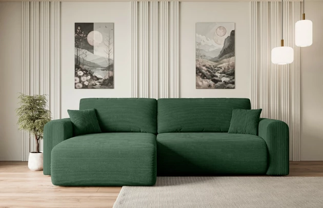 Bezug: Cord, Farbe: Grün - Poso 14, Stellvariante: Universall - Links/Rechts angeordnet, Stoffbeschreibung: POSO ist ein angenehm anzufühlender Velours mit Kordstruktur (35000 MartindaleZyklen) und leicht zu reinigender Möbellstoff, lichtecht (5) und pillingarm (5), Gewicht 380 g/m2 ±5%, Materialzusammensetzung: 90% Polyseter, 10% Nylon, Pilling Resistenz: 5, Abriebfestigkeit: 5, Scheuerbeständigkeit: 30000 Martindale-Zyklen, Zimmer: Wohnzimmer, Tiefe: 145 cm, Breite: 272 cm, Höhe: 83 cm, Schlaffunktion: Mit Schlaffunktion, Länge der Schlaffläche: 204 cm, Breite der Schlaffläche: 120 cm, Liegehöhe: 40 cm, Anzahl der Sitzflächen: 3, Sitzfüllung: Wellenfeder + T30-Schaumstoff, Anzahl der Rückenkissen: 2, Art der Rückenkissen: Abnehmabr, Annzahl der Sitzkissen: 2, Anzahl der Zierkissen: 2, Material der Füße: Kunststoff, Höhe der Füße: 3,5 cm, Farbe der Füße: Schwarz, Tiefe der Armlehnen: 90 cm, Breite der Armlehnen: 22 cm, Breite der Ottomane: 93 cm, Tiefe der Ottomane: 106 cm, Tiefe der Sitzfläche: 50 cm, Sitzhöhe: 40 cm, Art des Stauraumes: Innenfach geschlossen - 1