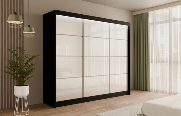Höhe: 215 cm, Fachinnenmaß - Höhe: 42 cm, Abmeßung: 250-cm-x-61-cm-x-215-cm, Front-Typ: Lacobel, Anzahl der Türen: 3, Art der Griffe: Griffleiste, Tiefe: 61 cm, Farbe: Schwarz + Lacobel Weiß, Fachinnenmaß - Tiefe: 47 cm, Art der Türen: Schwebetüren, Anzahl der Fächer: 7, Zimmer: Schlafzimmer, Fachinnenmaß - Breite: 39 cm, Anzahl der Kleiderstangen: 3, Fachinnenmaß 2 - Höhe: 73 cm, Breite: 250 cm, Fachinnenmaß 2 - Breite: 73 cm, Länge der Kleiderstange 2: 98 cm, Länge der Kleiderstange 1: 73 cm, Material der Rückwand: MDF, Art des Leuchtmittels: Mit LED, Länge der Kleiderstangen: 73 cm, Breite des Fachinnenmaßes: 73 cm, Breite des Fachinnenmaßes 2: 73 cm, Größe: 250 cm x 61 cm x 215 cm - 1