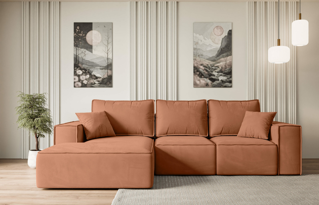 Bezug: Samt, Farbe: Apricot - Kronos 41, Stellvariante: Ottomane Links, Stoffbeschreibung: KRONOS: Scheuerfester (50.000 Martindale-Zyklen), flauschiger Möbelstoff mit weicher Plüschoberfläche, lichtecht (5), reibecht (4-5), pillingarm (4). Gewicht 275 g/m2 ±5%., Materialzusammensetzung: 100% Polyseter, Pilling Resistenz: 5, Abriebfestigkeit: 5, Scheuerbeständigkeit: 50000 Martindale-Zyklen, Ausstattung: Kissen, Zimmer: Wohnzimmer, Tiefe: 161 cm, Breite: 266 cm, Höhe: 87 cm, Schlaffunktion: Mit Schlaffunktion, Länge der Schlaffläche: 215 cm, Breite der Schlaffläche: 120 cm, Liegehöhe: 41 cm, Anzahl der Sitzflächen: 3, Sitzfüllung: Wellenfeder + HR35 und T30-Schaum, Anzahl der Rückenkissen: 3, Art der Rückenkissen: Rückenkissen, Annzahl der Sitzkissen: 3, Anzahl der Zierkissen: 2, Tiefe der Armlehnen: 85 cm, Breite der Armlehnen: 25 cm, Höhe der Armlehnen: 57 cm, Breite der Ottomane: 109 cm, Tiefe der Ottomane: 144 cm, Tiefe der Sitzfläche: 46 cm, Sitzhöhe: 41 cm, Art des Stauraumes: Innenfach geschlossen - 1