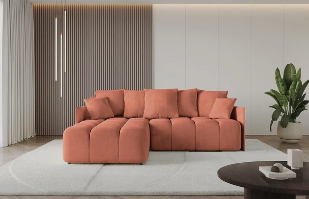 Bezug: Samt, Farbe: Apricot - Dream Velvet 202.07, Stellvariante: Ottomane Links, Stoffbeschreibung: Polsterstoff Dream Velvet: Wasserabweisender und leicht zu reinigender Möbelstoff, scheuerfest (30.000 Martindale-Zyklen) lichtecht (6) und pillingarm (4-5), aus 100 % PES, Gewicht 360 g/m2 ±5 %, Materialzusammensetzung: 100% Polyseter, Pilling Resistenz: 4, Abriebfestigkeit: 5, Scheuerbeständigkeit: 100000 Martindale-Zyklen, Ausstattung: Kissen, Zimmer: Wohnzimmer, Tiefe: 189 cm, Breite: 251 cm, Höhe: 68 cm, Länge der Schlaffläche: 237 cm, Breite der Schlaffläche: 159-cm, Liegehöhe: 45 cm, Anzahl der Sitzflächen: 4, Sitzfüllung: Wellenfeder + HR35 und T30-Schaum, Anzahl der Rückenkissen: 5, Art der Rückenkissen: Rückenkissen, Annzahl der Sitzkissen: 2, Anzahl der Zierkissen: 2, Tiefe der Armlehnen: 104 cm, Breite der Armlehnen: 7 cm, Höhe der Armlehnen: 63 cm, Breite der Ottomane: 104 cm, Tiefe der Ottomane: 173 cm, Tiefe der Sitzfläche: 88 cm, Sitzhöhe: 45 cm, Art des Stauraumes: Innenfach geschlossen - 1