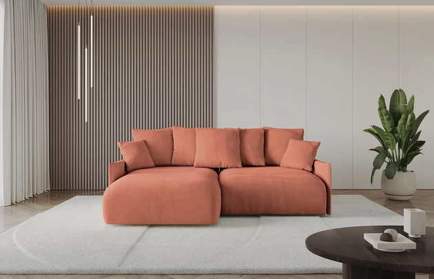 Bezug: Samt, Farbe: Apricot - Dream Velvet 202.07, Stellvariante: Ottomane Links, Stoffbeschreibung: Polsterstoff Dream Velvet: Wasserabweisender und leicht zu reinigender Möbelstoff, scheuerfest (30.000 Martindale-Zyklen) lichtecht (6) und pillingarm (4-5), aus 100 % PES, Gewicht 360 g/m2 ±5 %, Materialzusammensetzung: 100% Polyseter, Pilling Resistenz: 4, Abriebfestigkeit: 4, Scheuerbeständigkeit: 100000 Martindale-Zyklen, Ausstattung: Kissen, Zimmer: Wohnzimmer, Tiefe: 177 cm, Breite: 216 cm, Höhe: 72 cm, Länge der Schlaffläche: 202 cm, Breite der Schlaffläche: 158-cm, Liegehöhe: 42 cm, Anzahl der Sitzflächen: 4, Sitzfüllung: Wellenfeder + HR35 und T30-Schaum, Anzahl der Rückenkissen: 5, Art der Rückenkissen: Rückenkissen, Annzahl der Sitzkissen: 2, Anzahl der Zierkissen: 2, Tiefe der Armlehnen: 123 cm, Breite der Armlehnen: 7 cm, Höhe der Armlehnen: 50 cm, Breite der Ottomane: 101 cm, Tiefe der Ottomane: 158 cm, Tiefe der Sitzfläche: 114 cm, Sitzhöhe: 42 cm, Art des Stauraumes: Innenfach geschlossen, Material der Füße: Kunststoff, Höhe der Füße: 5 cm, Farbe der Füße: Schwarz - 1