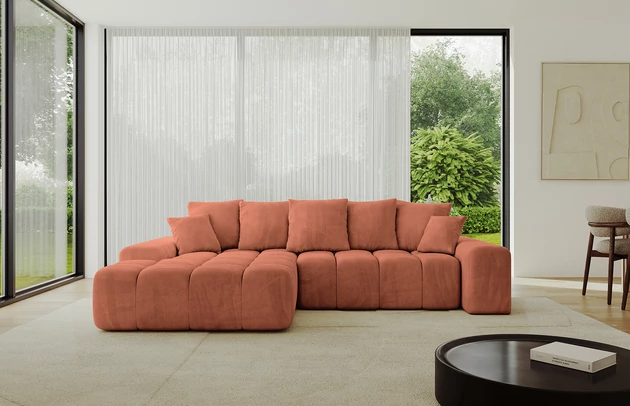 Bezug: Samt, Farbe: Apricot - Dream Velvet 202.07, Stellvariante: Ottomane Links, Stoffbeschreibung: Polsterstoff Dream Velvet: Wasserabweisender und leicht zu reinigender Möbelstoff, scheuerfest (30.000 Martindale-Zyklen) lichtecht (6) und pillingarm (4-5), aus 100 % PES, Gewicht 360 g/m2 ±5 %, Materialzusammensetzung: 100% Polyseter, Pilling Resistenz: 4, Abriebfestigkeit: 5, Scheuerbeständigkeit: 100000 Martindale-Zyklen, Zimmer: Wohnzimmer, Tiefe: 164 cm, Breite: 267 cm, Höhe: 69 cm, Länge der Schlaffläche: 214 cm, Breite der Schlaffläche: 119-cm, Liegehöhe: 38 cm, Anzahl der Sitzflächen: 4, Sitzfüllung: Wellenfeder + HR35 und T30-Schaum, Anzahl der Rückenkissen: 5, Art der Rückenkissen: Rückenkissen, Annzahl der Sitzkissen: 2, Anzahl der Zierkissen: 2, Material der Füße: Kunststoff, Höhe der Füße: 1 cm, Farbe der Füße: Schwarz, Breite der Armlehnen: 25 cm, Breite der Ottomane: 111 cm, Tiefe der Ottomane: 125 cm, Tiefe der Sitzfläche: 47 cm, Sitzhöhe: 38 cm, Art des Stauraumes: Innenfach geschlossen - 1