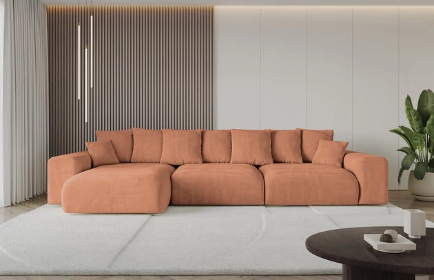 Bezug: Samt, Farbe: Apricot - Kronos 41, Stellvariante: Ottomane Links, Stoffbeschreibung: KRONOS: Scheuerfester (50.000 Martindale-Zyklen), flauschiger Möbelstoff mit weicher Plüschoberfläche, lichtecht (5), reibecht (4-5), pillingarm (4). Gewicht 275 g/m2 ±5%., Materialzusammensetzung: 100% Polyseter, Pilling Resistenz: 5, Abriebfestigkeit: 4, Scheuerbeständigkeit: 50000 Martindale-Zyklen, Ausstattung: Kissen, Zimmer: Wohnzimmer, Tiefe: 176 cm, Breite: 364 cm, Höhe: 72 cm, Länge der Schlaffläche: 295 cm, Breite der Schlaffläche: 150-cm, Liegehöhe: 45 cm, Anzahl der Sitzflächen: 5, Sitzfüllung: Wellenfeder + HR35 und T30-Schaum, Anzahl der Rückenkissen: 7, Art der Rückenkissen: Rückenkissen, Annzahl der Sitzkissen: 3, Anzahl der Zierkissen: 2, Material der Füße: Kunststoff, Höhe der Füße: 5 cm, Farbe der Füße: Schwarz, Tiefe der Armlehnen: 126 cm, Breite der Armlehnen: 32 cm, Höhe der Armlehnen: 57 cm, Breite der Ottomane: 100 cm, Tiefe der Ottomane: 160 cm, Tiefe der Sitzfläche: 116 cm, Sitzhöhe: 45 cm, Art des Stauraumes: Innenfach geschlossen - 1