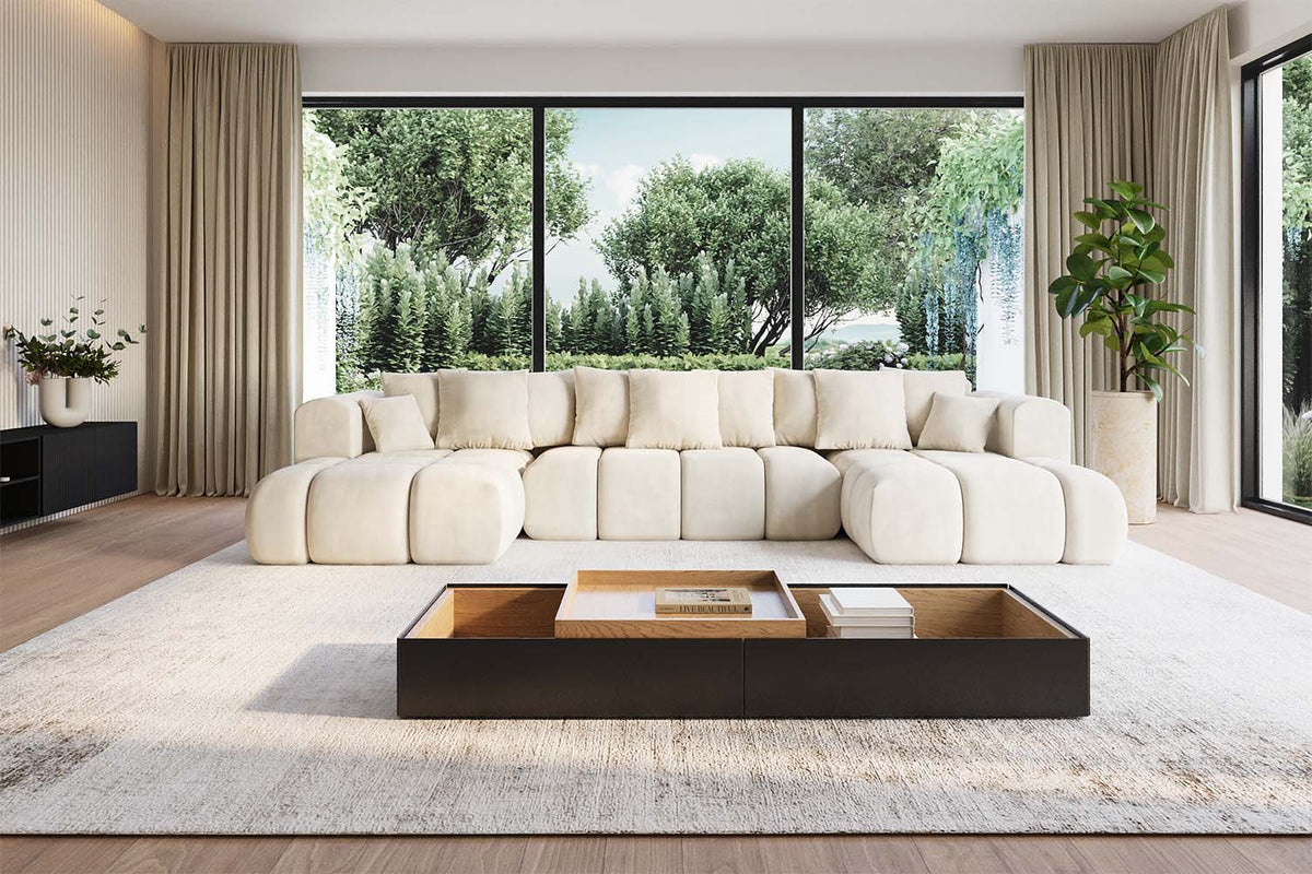 Modulare U-förmige Wohnlandschaft in beigem Velours – modernes Wohnzimmer mit Panoramafenster | Altdecor